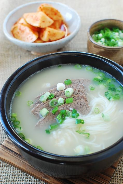 Beef Bone Soup, Korean Soup Recipes, Koreansk Mad, Best Korean Food, Korean Soup, South Korean Food, Bone Soup, Korean Cooking, K Food