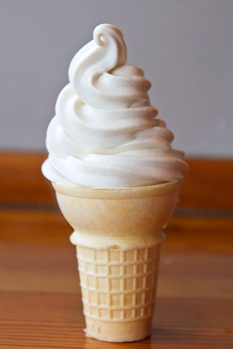 Soft Serve Ice Cream Recipes, Baby Ice Cream, Ice Cream Photography, Healthy Foods To Make, Chicago Summer, Diet Smoothie Recipes, Yummy Ice Cream, Lost 100 Pounds, Healthy Food Facts