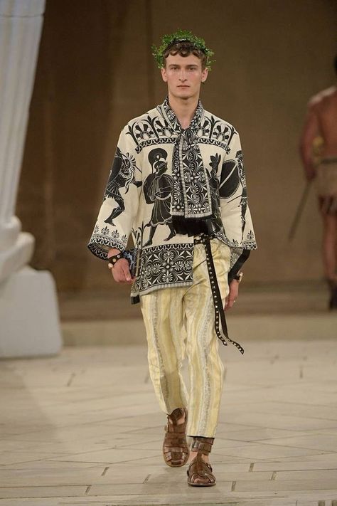 Style Hippie Chic, Winter Couture, 2019 Couture, Boho Men, Resort 2020, Roman Fashion, Best Mens Fashion, Greek Fashion, Ancient World