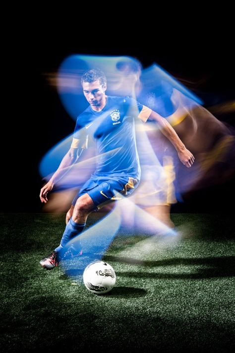 Nike needed to test some new ideas. Stroboscopic lighting that is bright, dramatic, heroic and especially authentic. Dramatic sport photographer Andy Batt was the obvious choice. This effect is all in-camera of this soccer action hero, wearing the high tech wardrobe for team Brazil. Photographer Humor, Running Posters, Running Tanks, Photographer Advertising, Sport Photography, Sports Graphics, Sports Humor, Sports Photography, Creative Portraits