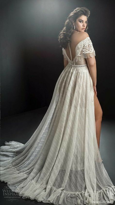 Nude Wedding Dress Plus Size, Dror Kontento Plus Size, Wedding Dresses Bridgerton, Bohemian Wedding Dresses Plus Size, Plus Size Unique Wedding Dresses, Boho Wedding Dress Curvy Bride, Unconventional Wedding Dress Plus Size, Plus Size Bohemian Wedding Dress, Off The Shoulder Plus Size Wedding Dress