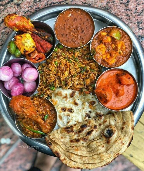 Indian Fast Food, Pakistan Food, Indian Food Photography, Traditional Indian Food, Usa Girl, Nature Friends, Bengali Food, Cheese Chicken, Vegetarian Snacks Recipes