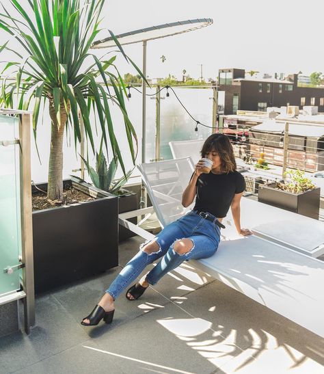 Black tee, skinny jeans, mules & coffee. #Regram via @bylisalinh Black Heel Mules Outfit, Black Mule Heels Outfit, Mule Heels Outfit, Mule Sandals Outfit, Heel Mules Outfit, Black Mules Outfit, Outfits With Mules, Mule Outfit, Mule Shoes Outfit