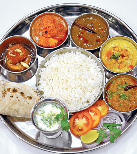 Lunch Images Indian, Food Thali Indian, Food Images Indian, Indian Delicacies, Indian Thali, Indian Lunch, Mumbai Food, Desi Food, India Food