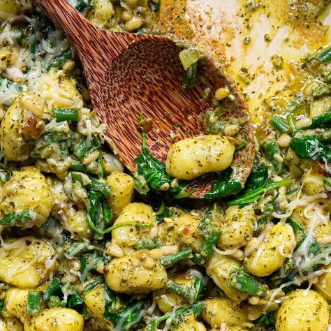 Creamy Pesto Gnocchi, Fresh Gnocchi, Gnocchi Bake, Gnocchi Pesto, Pesto Gnocchi, Basil Pesto Chicken, Baked Gnocchi, Rocket Salad, Chicken Gnocchi