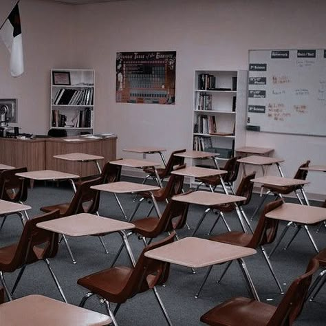 School Classroom Aesthetic, Classroom Aesthetic, American High School, Highschool Aesthetic, Boarding School, School Classroom, Book Aesthetic, Aesthetic Pictures, See More