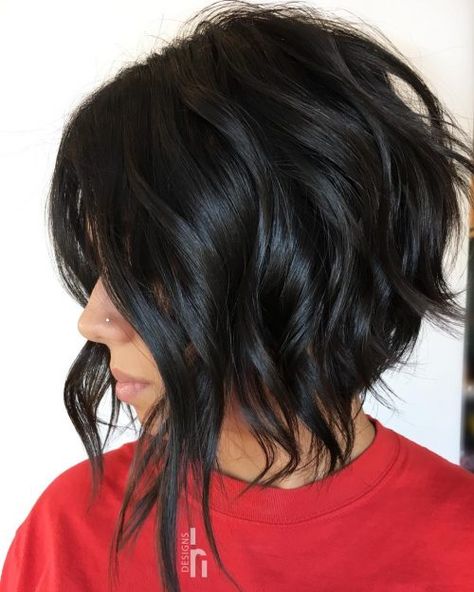 Messy Lob hairstyle Inverted Bob Haircuts, Brunette Bob, Hair Gloss, Lob Hairstyle, Inverted Bob, Front Hair Styles, Short Wavy Hair, Short Wavy, Penteado Cabelo Curto