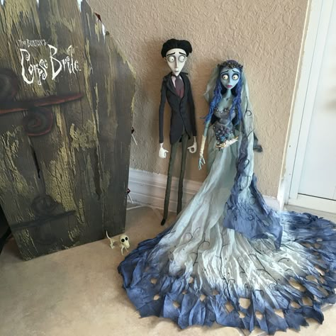 Corpse Bride Emily and Victor Jun Planning Coffin Special edition set Corpse Bride Emily And Victor, Corpse Bride Alive, Corpse Bride Victor And Victoria, Shelf Trinkets, Corpse Bride Alive Emily, Emily And Victor, Corpse Bride Doll, Emily Corpse Bride Funko Pop, The Corpse Bride The Other Woman