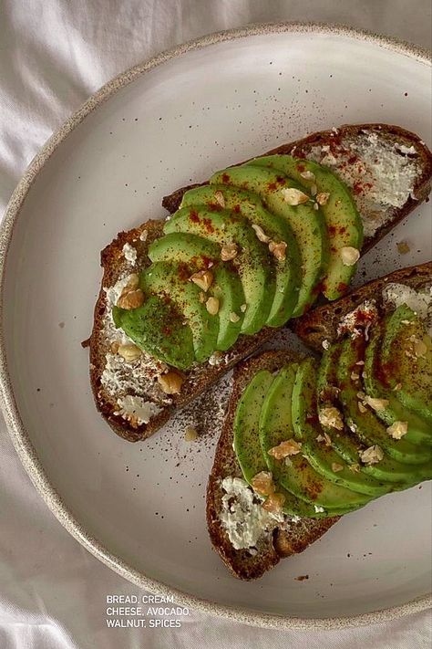 Avocado Toast Aesthetic, Avocado Aesthetic, Toast Aesthetic, Breakfast Avocado, Healthy Food Dishes, Healthy Lifestyle Food, Healthy Food Motivation, Breakfast Recipes Casserole, Aesthetic Pinterest