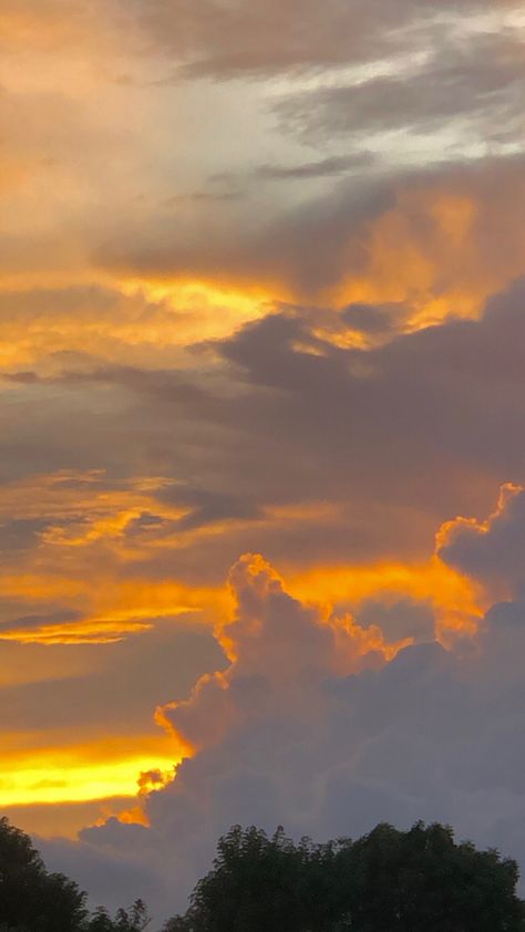 Yellow Aesthetic Sky, Yellow Clouds Aesthetic, Orange Clouds Aesthetic, Yellow Sunset Aesthetic, Yellow Sky Aesthetic, Orange Sky Wallpaper, Sunset Clouds Aesthetic, Orange Hour, Drawing Refrences