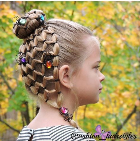 Hair bun with spider web for Halloween... Childrens Hairstyles, Halloween Hairstyles, Girl Hair Dos, Wacky Hair Days, Wacky Hair, Curly Girl Hairstyles, Braids For Kids, Crazy Hair Days, Halloween Hair