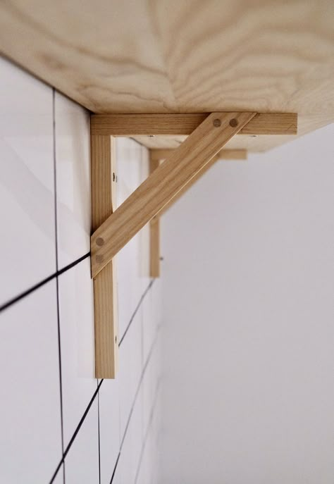 Wood Shelves Kitchen, Diy Shelf Brackets, Wood Shelf Brackets, Diy Bed Headboard, Plywood Interior, Lumber Storage, House Shelves, Steel Shelving, Diy Furniture Easy