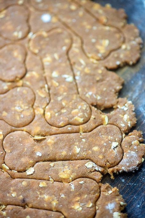 Dog Bone Treats, Dog Bone Recipe Easy, Dog Bone Recipe Homemade, Dog Bones Homemade, Dog Bone Recipe, Homemade Peanut Butter Dog Treats Recipe, Dog Cookies Recipe, Thanksgiving Dog Treats, Homemade Peanut Butter Dog Treats