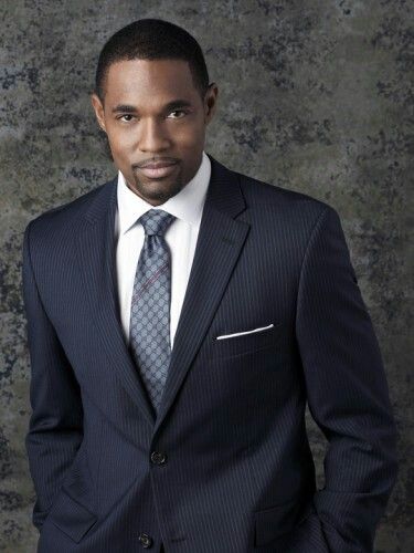 Actor Jason George from Greys Anatomy plays Dr. Ben Warren, Dr. Miranda Bailey's husband! Much like the rest of the Grey's men, he is good looking! Greys Anatomy Men, Jason George, Cast Photos, Greys Anatomy Cast, Guy Style, Meredith Grey, Boy George, Sharp Dressed Man, Black Man