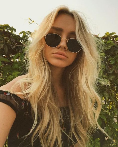 Womens sunglasses, ray-ban. ray-bans sunglasses, sunglasses, fashion, womens fashion outfit | EyeWearThese Urban Street Fashion, Ray Ban Wayfarer, Cute Sunglasses, Womens Sunglasses, Long Blonde, Cat Eyes, Long Blonde Hair, Long Hair Cuts, Mode Inspiration