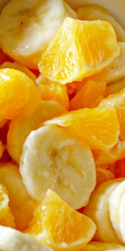 Simple Banana and Orange Salad (fruit salad) Orange And Banana, Banana Fruit Salad, Orange Salad Recipes, Banana Salad, Orange Breakfast, Food And Culture, Fruit Orange, Salad Fruit, Mediterranean Lifestyle