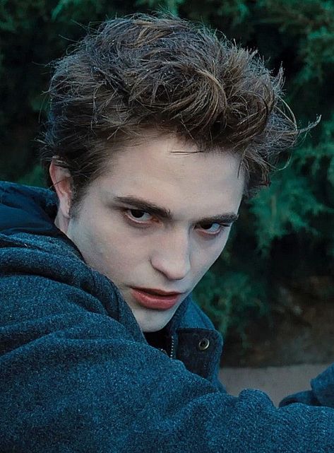 Edward Cullen Icon, Vampire Twilight, Light Movie, Twilight Edward, Twilight Photos, The Cullen, Edward Bella, Cedric Diggory, Flirting Tips For Girls