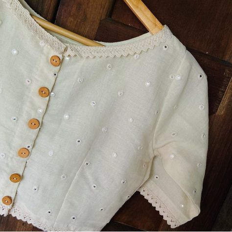 Mirror Work Top Design, Cotton Embroidery Blouse, Cotton Blouse Ideas, White Cotton Blouse Designs, Off White Blouse Design, Chicken Blouse Designs Latest, White Blouse Ideas, Simple Cotton Blouse Designs, White Colour Blouse Design