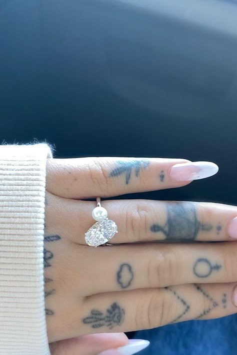 Ariana Grande Engagement Ring, Ariana Grande Engagement, Pearl Engagement Ring, Cute Engagement Rings, Future Engagement Rings, Antique Engagement Ring, Trending Engagement Rings, Celebrity Engagement Rings, Engagement Celebration