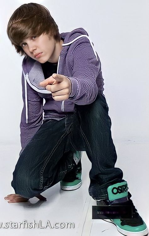 Justin Bieber 2009, Justin Bieber My World, Justin Bieber Photoshoot, Justin Bieber Images, Funny Poses, I Love Justin Bieber, Love Justin Bieber, Justin Beiber, Skz In Cute