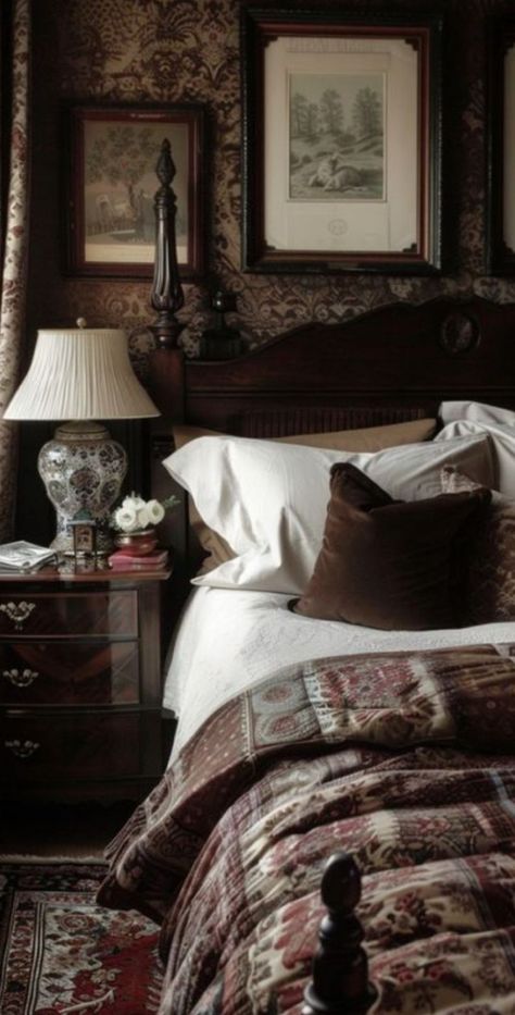 Old House Bedroom, Academia Aesthetic Bedroom, Vampire Bedroom, Masculine Bedroom Ideas, Brown Cottage, Cozy Reading Chair, Cottagecore House, Vintage Bedroom Ideas, Vintage Bedroom Decor