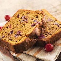 Libby's® Pumpkin Cranberry Bread Aligot Recipe, Pumpkin Cranberry Bread, Bourbon Recipes, Bolo Fit, Pumpkin Cranberry, Cranberry Bread, Spiced Pumpkin, Loaf Of Bread, Nyt Cooking