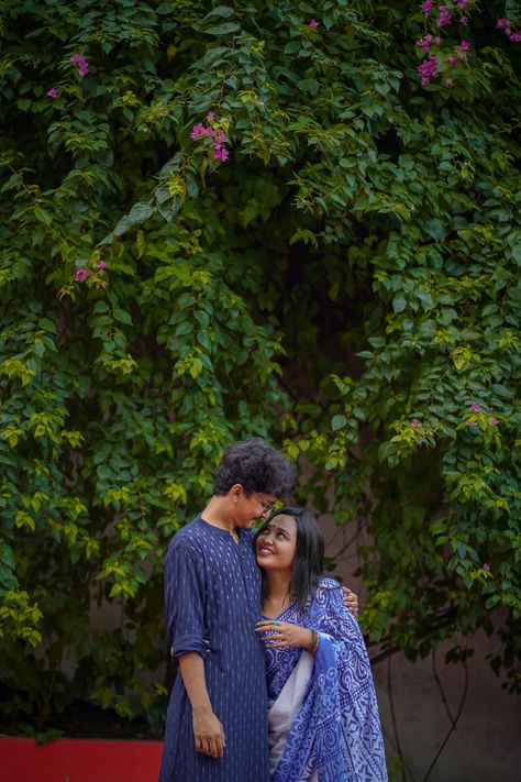 Couple Photo Ideas Indian, Aesthetic Couple Pics Bengali, Couple In Saree Aesthetic, Cute Couple Poses Indian, Couples Photoshoot Poses Aesthetic, Couple Pose Romantic, Indian Couple Poses Photography, Couple Indian Photography, Romantic Pic Couple