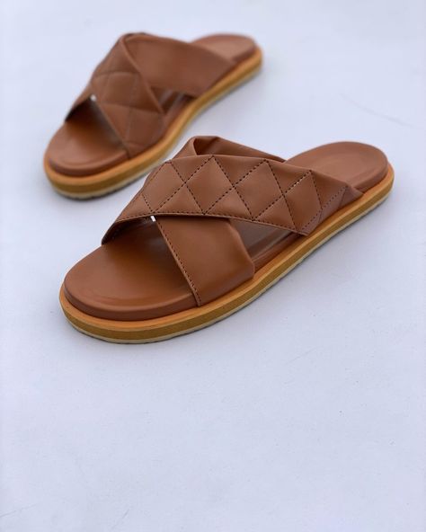 Men Leather Sandals Fashion, Best Sandals For Men, Trendy Slippers, Casual Shoes Women Sneakers, Mens Sandals Fashion, Gents Shoes, Stylish Mens Suits, Leather Slippers For Men, Leather Wallet Pattern