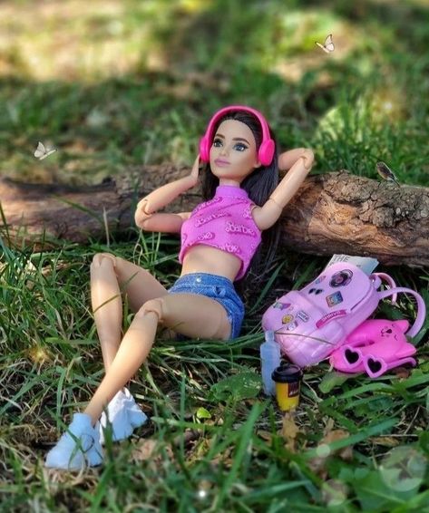 Barbie Photography, Barbie Diy Accessories, Outfit Barbie, Barbie Aesthetic, Barbies Pics, Barbie Fashionista Dolls, Mini Doll House, Barbie Theme, Barbie Dress Fashion