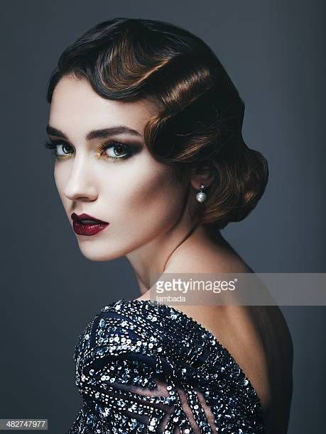 Glam retro diva Gatsby Hair, Finger Wave Hair, Short Hair Bride, 1920s Hair, Shiny Dress, High Fashion Makeup, Curly Wedding Hair, Finger Waves, Shiny Dresses