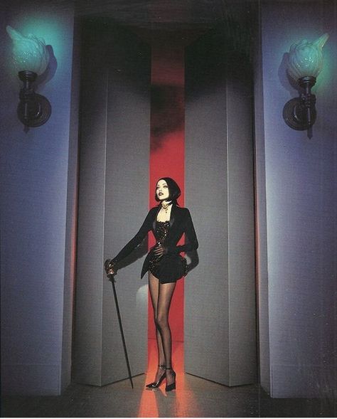 Mugler Ready To Wear, Mugler 90s, Nadja Auermann, Thierry Mugler, Aesthetic Images, Artistic Photography, Model Life, Dark Fashion, Photography Inspo