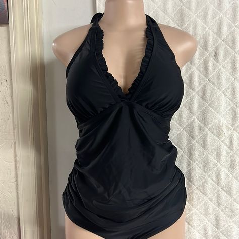 Nwot Black 2-Piece Halter Bikinis. Size: M Halter Outfit, Halter Tops Outfit, Mcbling Fashion, 2000s Outfit, Outfits 2000s, 2000s Clothes, Fasion Outfits, Outfit Inspo Casual, 2000s Fashion Outfits