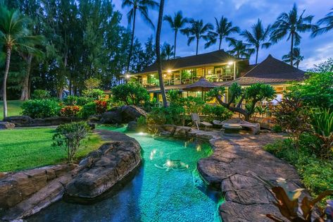 Neil Young's Hawaiian haven is for sale: Peek inside! Hawaiian House, Hawaiian Homes, Hawaii Homes, Luxury Garden, Hawaii Life, Guest Cottage, Mansions Homes, Neil Young, Luxury Homes Dream Houses