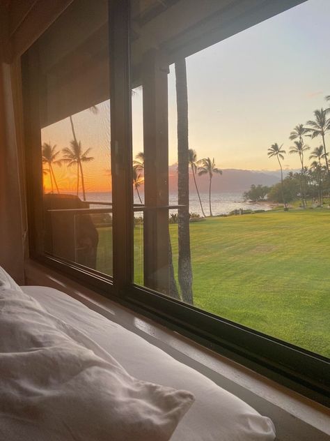 sunrise sunset summer vacation maui sky beach ocean aesthetic Hawaii Bedroom, Beach Ocean Aesthetic, Sunrise Window, Sunset House, Hawaii Sunset, Ocean Aesthetic, Windows Wallpaper, House Studio, Bedroom Window