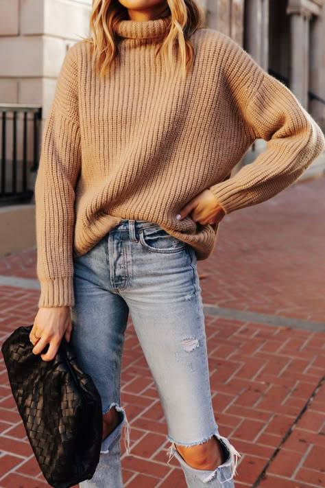 The Best Tan, Oversized Turtleneck Sweater to Dress Up or Down | Fashion Jackson Simple Sweaters, Winter Looks, Oversized Turtleneck Sweater, Fall Winter Outfits, Camel Sweaters, Look Chic, Oversized Turtleneck, Fashion Jackson, 가을 패션