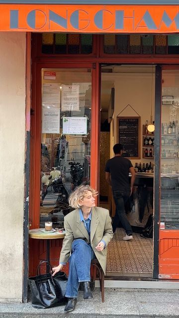 298K views · 15K likes | Janne Aunan | Marseille on Instagram: "Business as usual👔☕️ Vintage blazer Sunglasses @kaleoscollection Shirt @patineparis Denim @levisparis Bag @andotherstories *Some items are gifted. • • #outfitinspo #blazer #90sfashion #90style #shorthairstyle Fall fashion fall outfit fall outfit inspo autumn outfit fall fashion in Paris Paris fashion Paris vintage outfit vintage designer clothes vintage fashion fashion outfit" 90s Paris Fashion, Marseille Fashion, Vintage Blazer Outfit, Fall Vintage Denim Shirt, Fall Vintage Blazer With Patchwork, Vintage Winter Streetwear Blazer, Vintage Tailored Button-up Blazer, Vintage Brown Button-up Blazer, Fashion In Paris