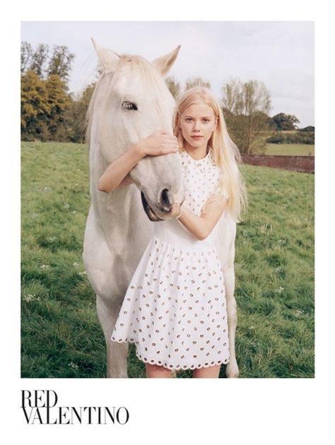 VALENTINOSS15 Red Campaign, Lottie Moss, Campaign Fashion, Fashion Advertising, Horse Love, White Horse, Equestrian Style, Horse Girl, Spring Summer 2015