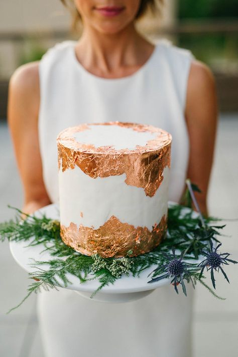 Metallic Wedding Colors, Copper Wedding Cake, Rose Gold Wedding Cakes, Green Wedding Cake, Bronze Wedding, Metallic Wedding, Naked Cakes, Copper Wedding, Cake Inspo