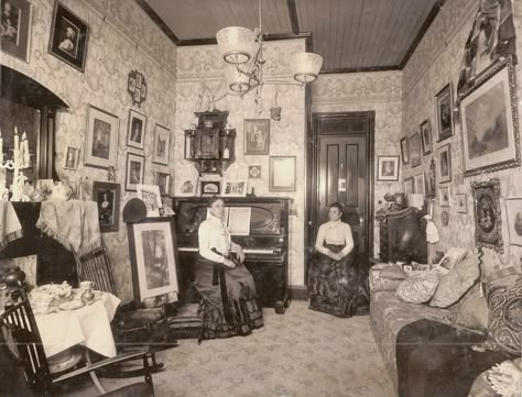 Edwardian Living Room, Victorian Rooms, Victorian House Interiors, Victorian Parlor, Victorian Life, Victorian Home Interior, Victorian Interior, Victorian Interiors, Victorian Photos