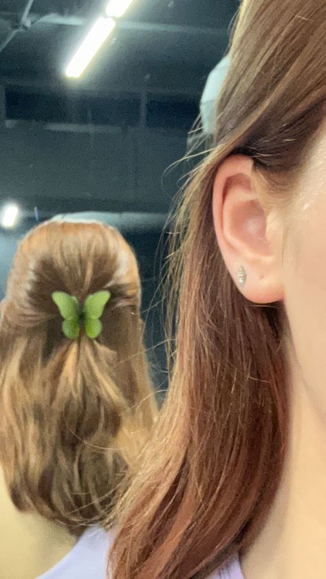 Green Claw Clip, Aesthetic Claw Clip, Butterfly Claw Clip, Hair Clips Aesthetic, Butterfly Hair Clip, Butterfly Clips, Jewelry Simple, Gold Jewelry Simple, Green Butterfly