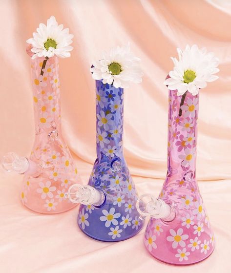 Canna Style, Daisy Patterns, Magic Herbs, Yellow Daisy, Puff And Pass, Daisy Pattern, Quartz Banger, Glass Pipes, Pink Glass