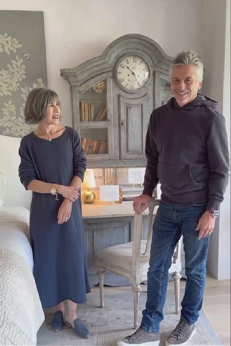 Steve Giannetti and Brooke at home at Patina Farm where a lovely blue grey painted Swedish antique secretary desk in their master bedroom makes a stunning statement. Gianetti Home Patina Style, Patina Farm Bedroom, Patina Style Decor, Patina Homes, Patina Farms, Swedish Kitchen Design, Swedish Country Interiors, Swedish Bedroom, Swedish Antiques