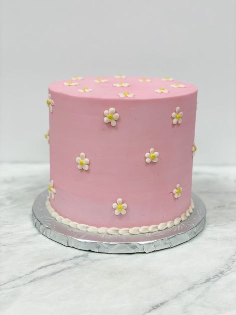 Pink Daisy Cake, Floral Cake Birthday, Green Birthday Cakes, Daisy Cake, Daisy Baby Shower, Daisy Cakes, Birthday Baking, Mini Cakes Birthday, Floral Cake