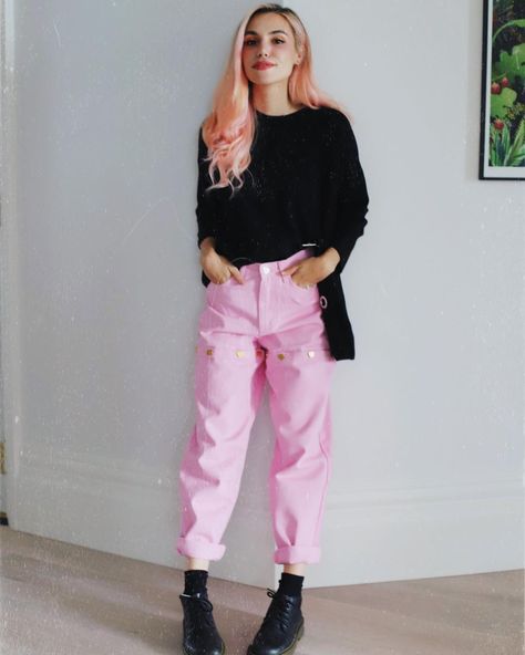 Marzia Bisognin on Instagram: “Little hearts on my jeans. 💕” Marzia Bisognin Style, Marzia Kjellberg, Marzia Bisognin, Denim Projects, T Dress, Pink Jeans, Pink Hair, Her Style, Jeans Style