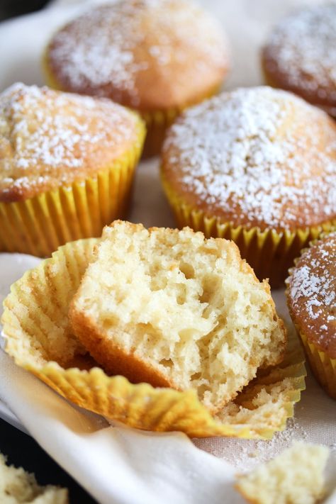 French Vanilla Muffins, Vanilla Muffins Recipe, Banana Carrot Muffins, French Vanilla Cake, Nutella Muffins, Vanilla Muffins, Simple Muffin Recipe, Filled Muffins, Baking Muffins