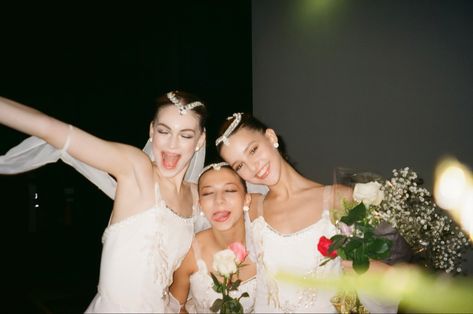 Ballet School Aesthetic, Nutcracker Ballet Aesthetic, Ballet Pics With Friends, Performer Aesthetic, Ballet Performance Aesthetic, Ballet Friends Aesthetic, Ballet Friends, Ballerina Performance Aesthetic, Ballerina Backstage Aesthetic