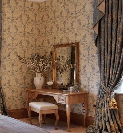 19th Century Room Aesthetic, Queen Anne Bedroom Furniture, 19th Century Bedroom Aesthetic, Vintage 1800s Aesthetic Room, Yellow Victorian Bedroom, Anne With An E Bedroom Aesthetic, Victorian Style Bedroom Vintage, Vintage Bedroom Aesthetic Victorian, Edwardian Aesthetic Decor