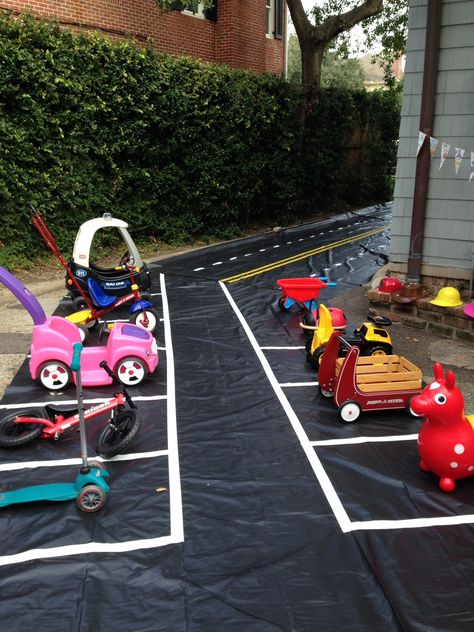 homemade "road" complete with parking spaces for the ride-on toys Transportation Party Games, Car Tracks For Kids, Diy Kids Playground, Truck Theme Birthday, Ocean Birthday Party, Road Kids, Car Themed Parties, Kids Outdoor Play, Cars Birthday Parties