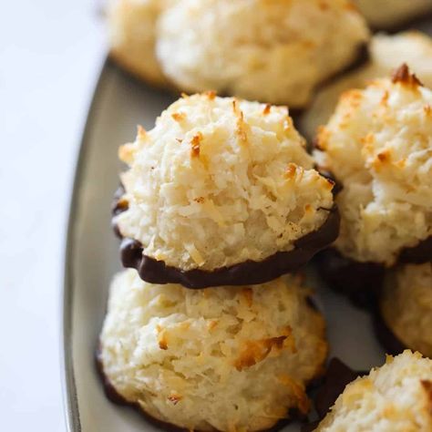 A Coconut Macaroon with Sweetened Condensed Milk is one of the easiest cookies to make in the spring. It takes less than 6 ingredients to make and they whip up in a snap! Coconut Macaroons With Condensed Milk, Coconut Condensed Milk, Entertaining With Beth, Easiest Cookies, Macaroons Recipe, Condensed Milk Cookies, French Macarons Recipe, Coconut Macaroon, Coconut Macaroons Recipe