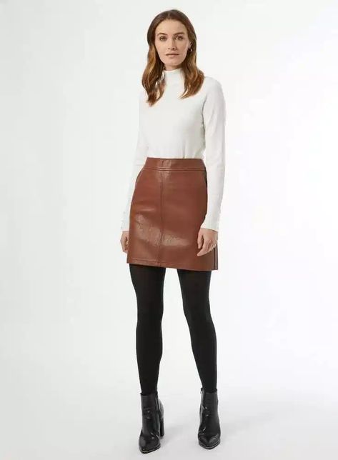 How to Style Mini Skirts and Turn Heads – Svelte Magazine Brown Leather Skirt Outfit Winter, Tan Leather Skirt Outfit, Leather Skirt Outfit Fall, Brown Leather Skirt Outfit, Leather Skirt Outfit Winter, Mini Skirt Outfit Winter, Leather Mini Skirt Outfit, Tan Leather Skirt, Short Leather Skirts